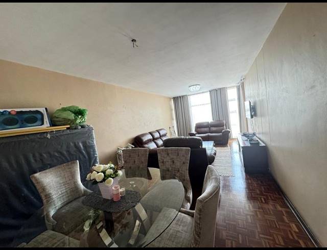 2 BEDROOM APARTMENT FOR SALE IN KENSINGTON